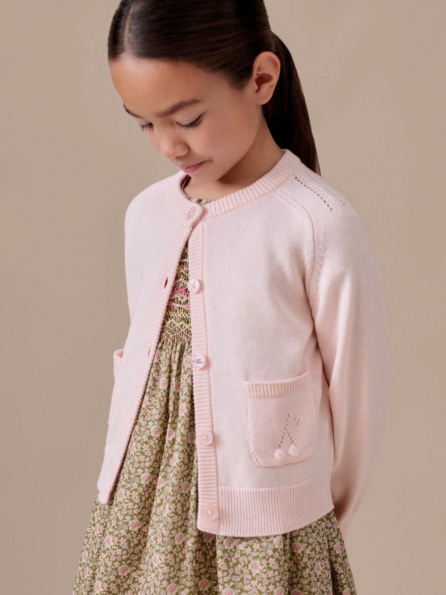 robe smockée et brodée à la main en tissu de coton biologique
