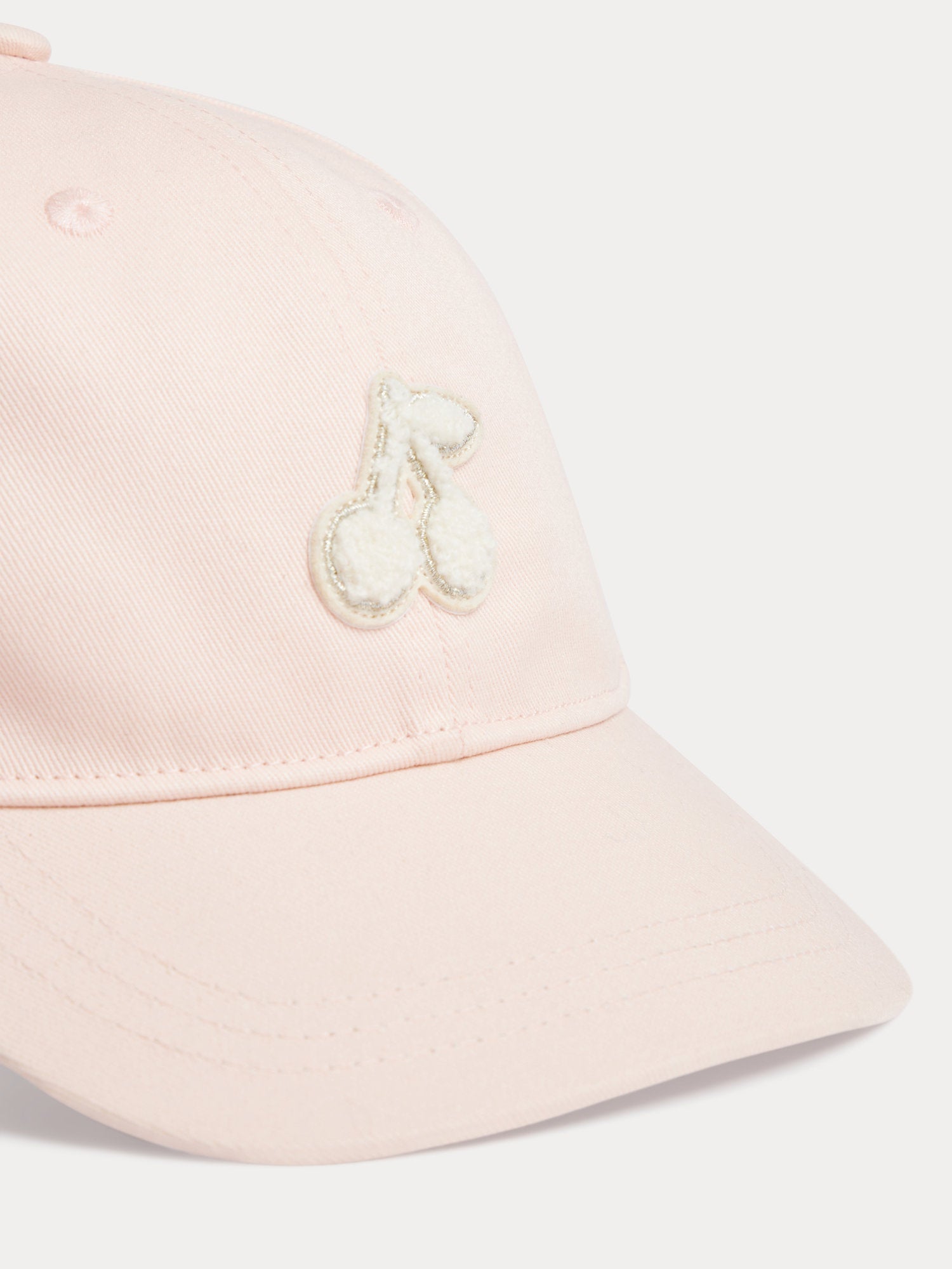 casquette nouée à l'arrière