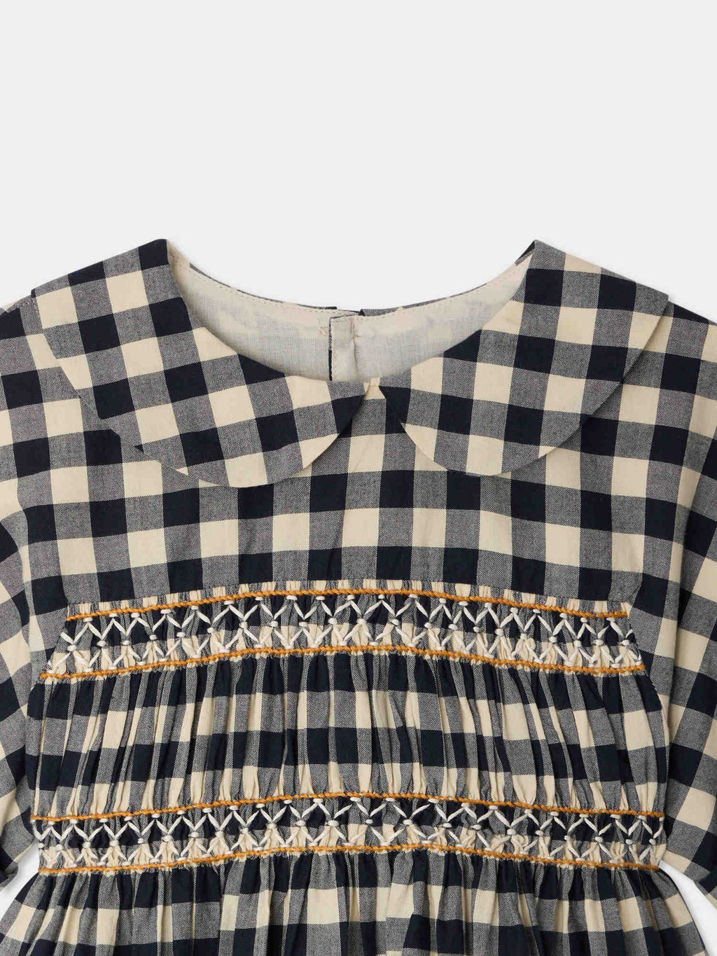 robe smockée et brodée à la main