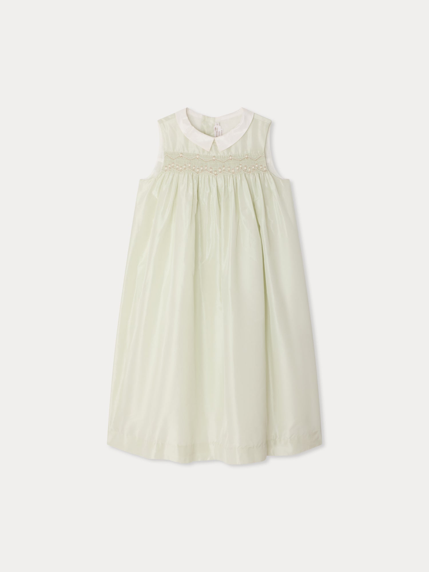 Robe en soie smockée et brodée à la main
