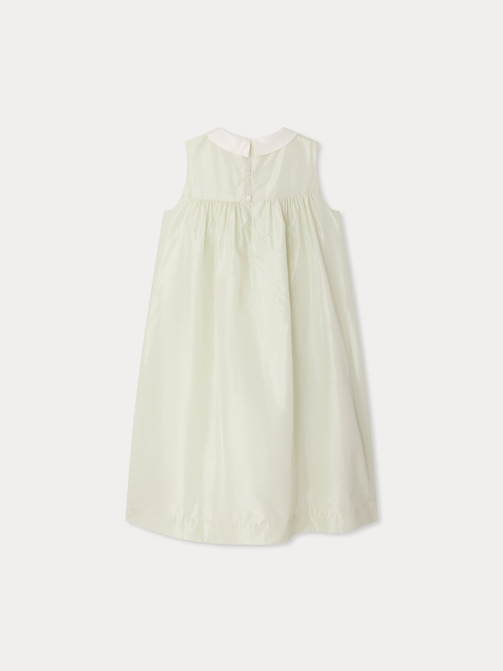 Robe en soie smockée et brodée à la main